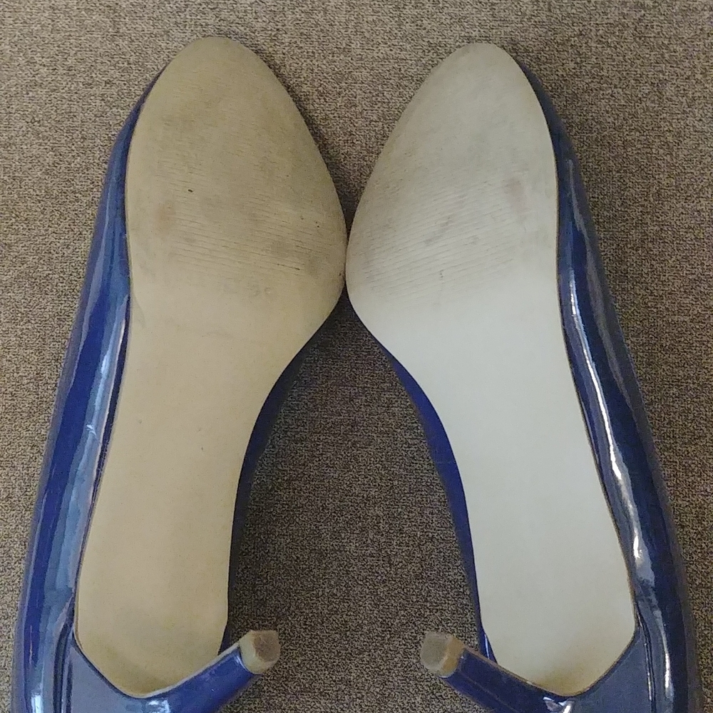 MADELINE, Size 8, Navy heels - Picture 8 of 12